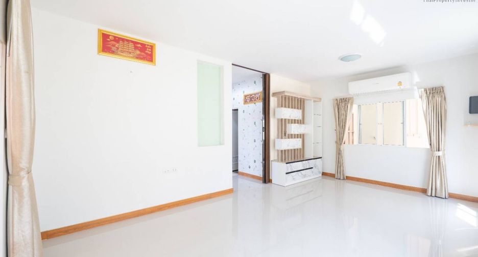 For sale 4 bedrooms house in Khlong Sam Wa, Bangkok