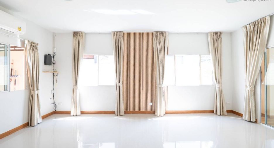 For sale 4 bedrooms house in Khlong Sam Wa, Bangkok