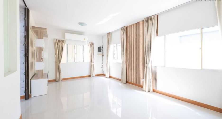 For sale 4 bedrooms house in Khlong Sam Wa, Bangkok