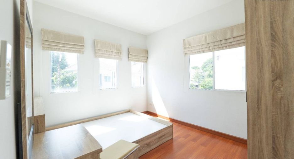 For sale 4 bedrooms house in Khlong Sam Wa, Bangkok