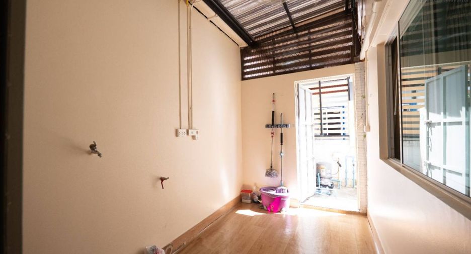 For sale 4 bedrooms house in Khlong Sam Wa, Bangkok