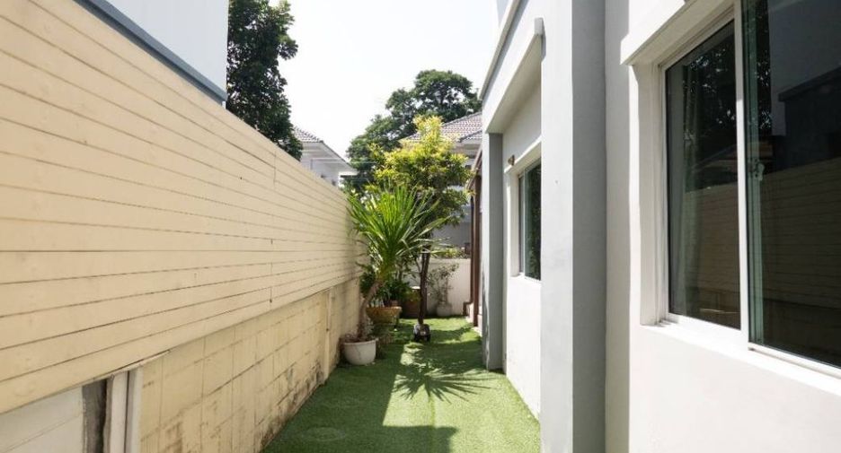 For sale 4 bedrooms house in Khlong Sam Wa, Bangkok