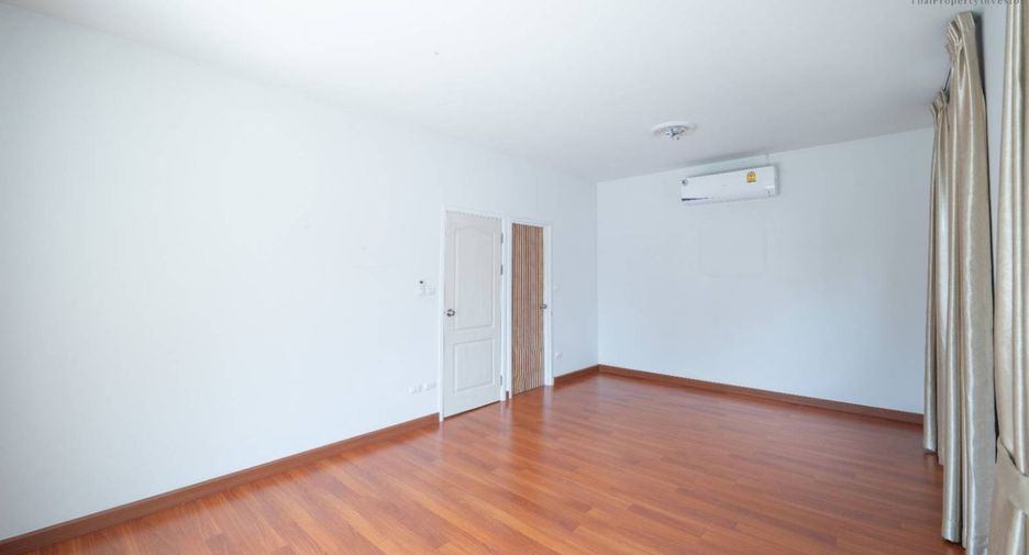 For sale 4 bedrooms house in Khlong Sam Wa, Bangkok