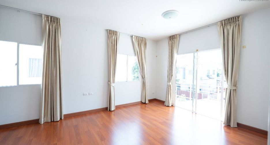 For sale 4 bedrooms house in Khlong Sam Wa, Bangkok