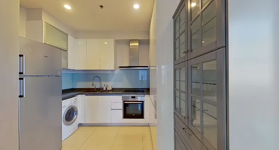 For sale 3 bedrooms condo in Khlong Toei, Bangkok