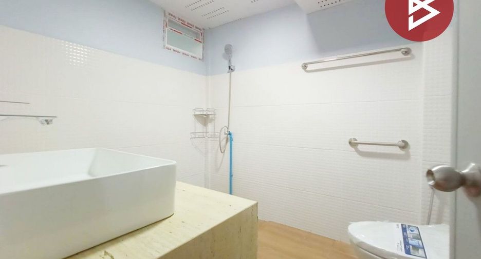 For sale 3 bedrooms townhouse in Mueang Nakhon Sawan, Nakhon Sawan