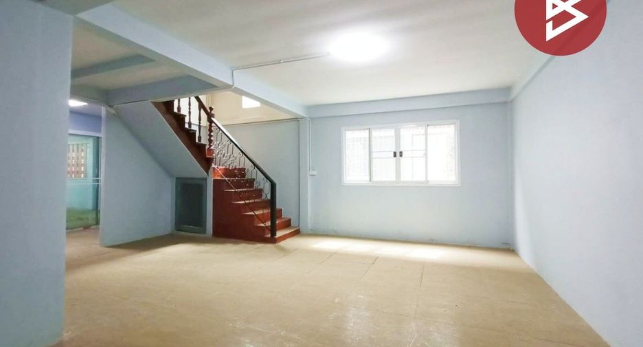 For sale 3 bedrooms townhouse in Mueang Nakhon Sawan, Nakhon Sawan