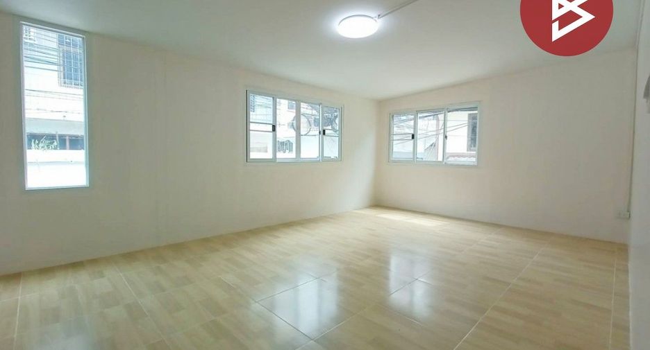 For sale 3 bedrooms townhouse in Mueang Nakhon Sawan, Nakhon Sawan
