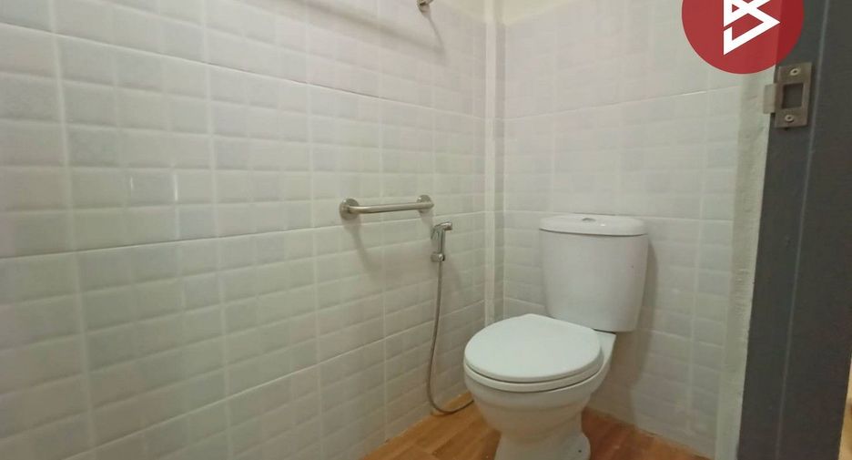 For sale 3 bedrooms townhouse in Mueang Nakhon Sawan, Nakhon Sawan