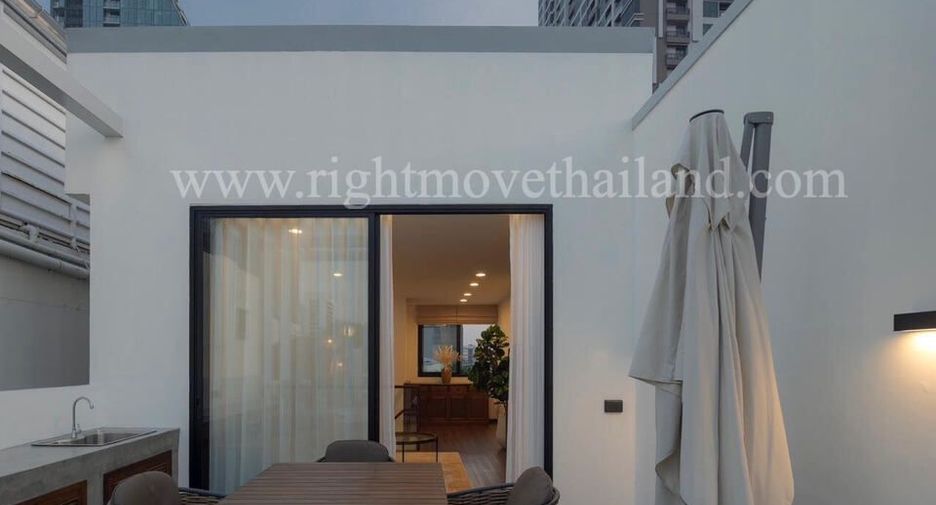 À louer 3 chambres maison de ville à Sathon, Bangkok