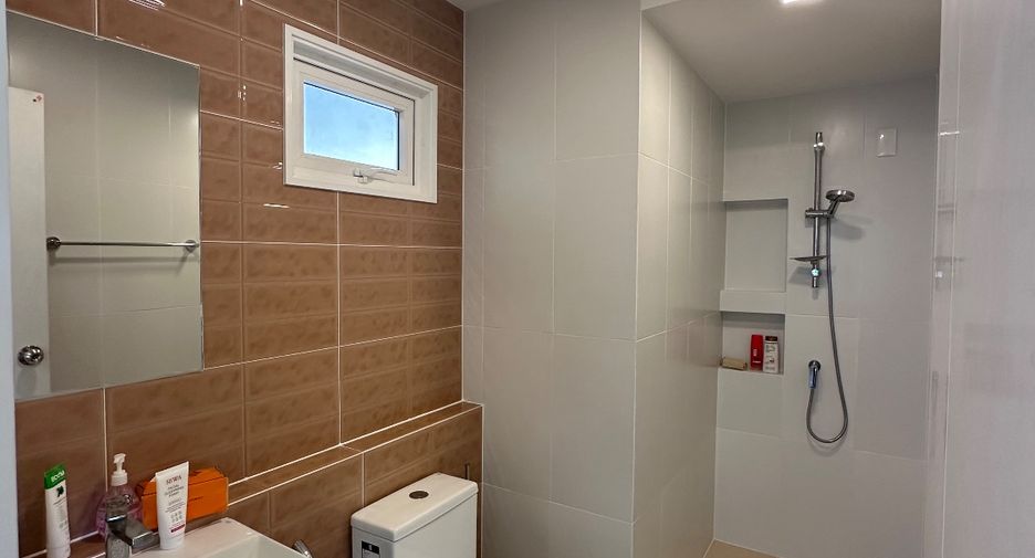 For sale 3 bedrooms house in Lam Luk Ka, Pathum Thani