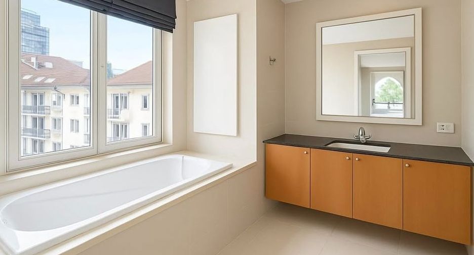 Wohnung zur Miete mit 4 Zimmer in Watthana, Bangkok