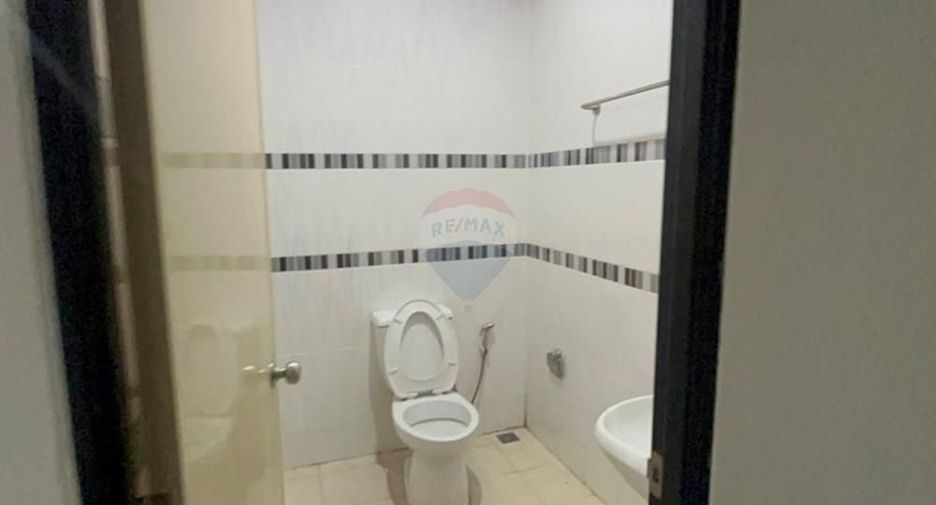 For sale 2 bedrooms townhouse in Mueang Surat Thani, Surat Thani