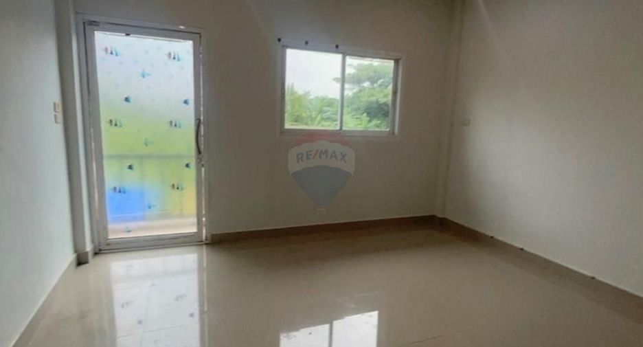 For sale 2 bedrooms townhouse in Mueang Surat Thani, Surat Thani