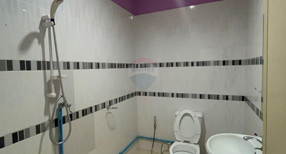 For sale 2 bedrooms townhouse in Mueang Surat Thani, Surat Thani