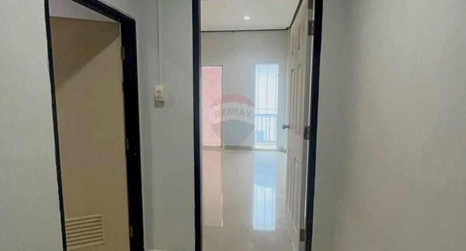 For sale 2 bedrooms townhouse in Mueang Surat Thani, Surat Thani
