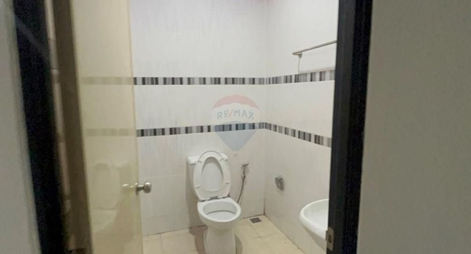 For sale 2 bedrooms townhouse in Mueang Surat Thani, Surat Thani