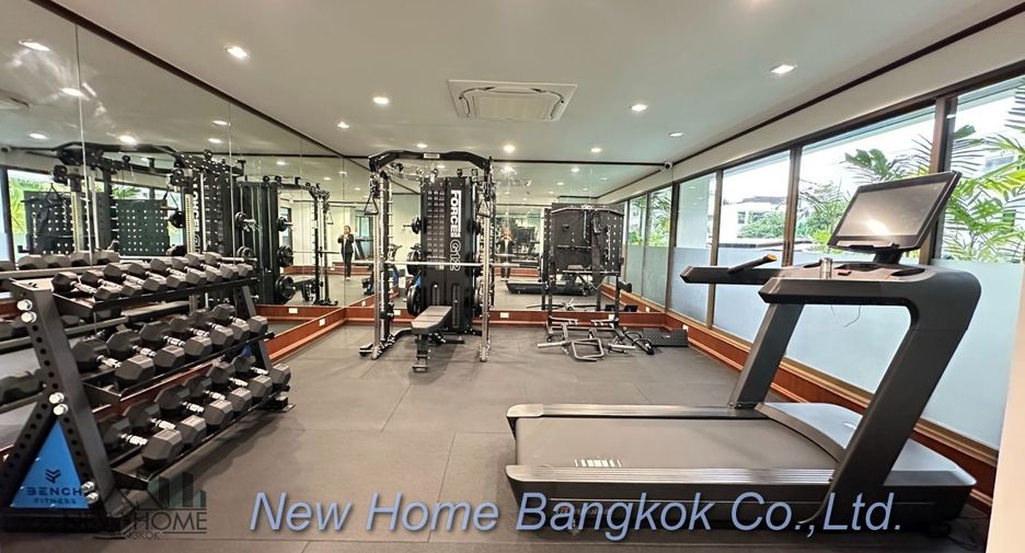 For rent 4 bedrooms apartment in Khlong Toei, Bangkok