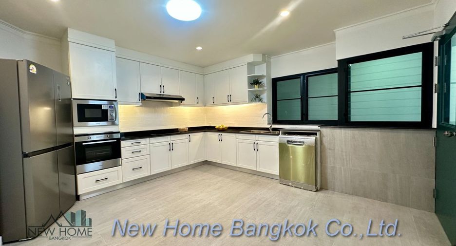 For rent 4 bedrooms apartment in Khlong Toei, Bangkok