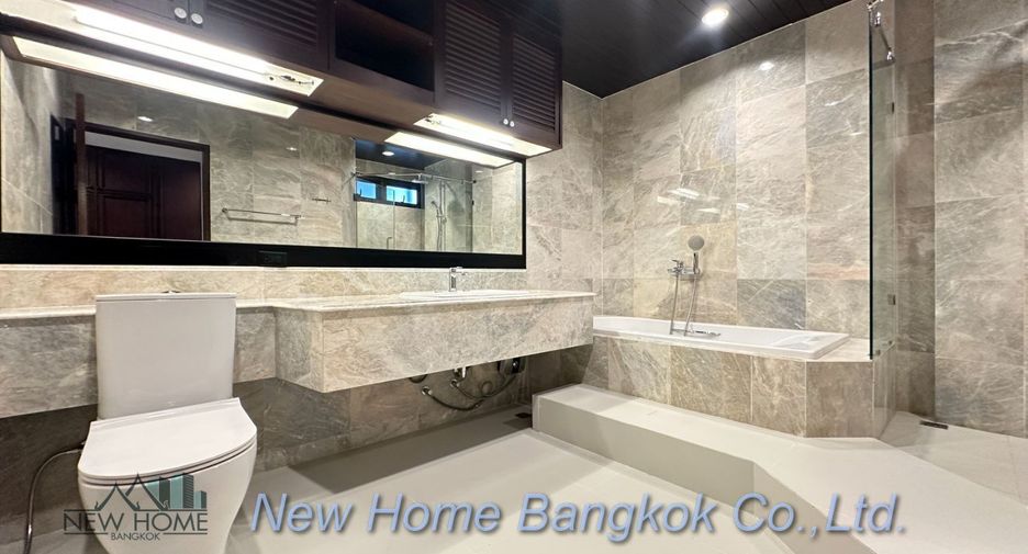 For rent 4 bedrooms apartment in Khlong Toei, Bangkok