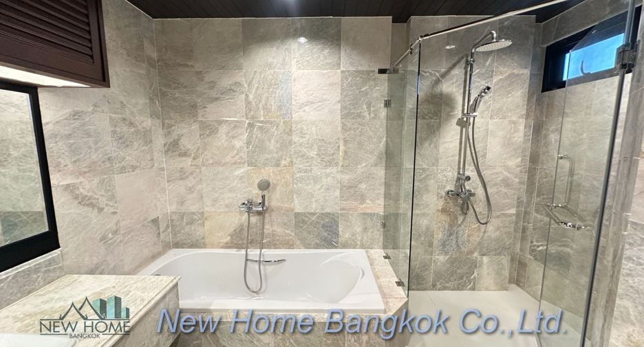 For rent 4 bedrooms apartment in Khlong Toei, Bangkok