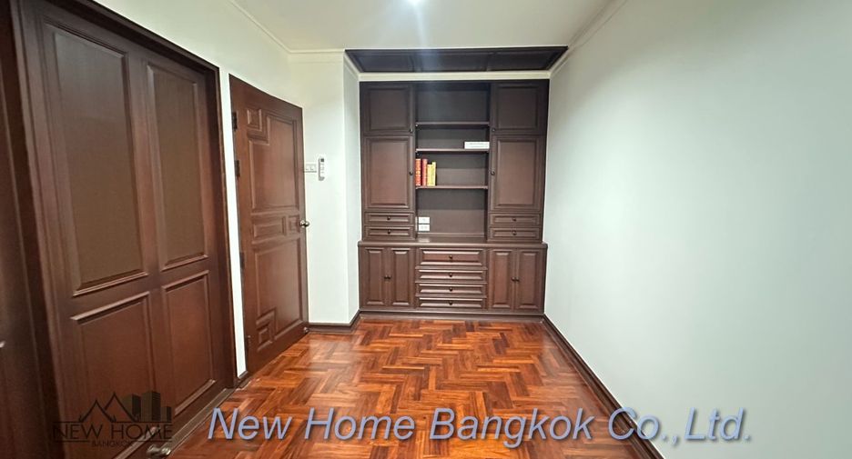 For rent 4 bedrooms apartment in Khlong Toei, Bangkok