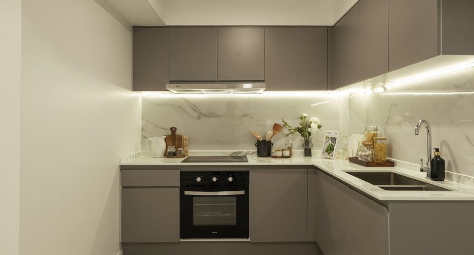 For sale 3 bedrooms townhouse in Watthana, Bangkok