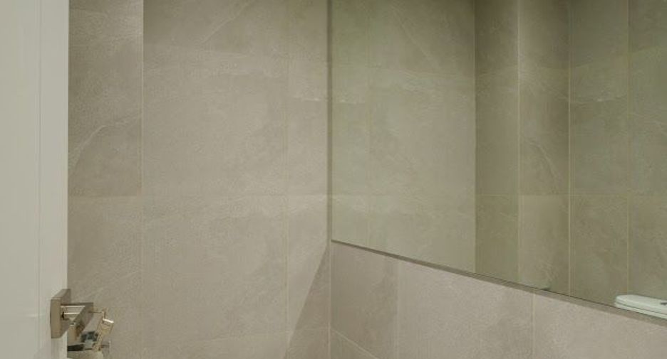 For sale 3 bedrooms townhouse in Watthana, Bangkok