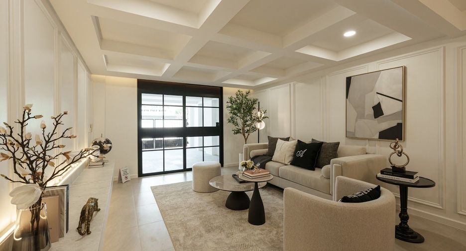 For sale 3 bedrooms townhouse in Watthana, Bangkok