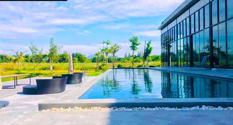For sale 4 bedrooms house in Mueang Prachuap Khiri Khan, Prachuap Khiri Khan