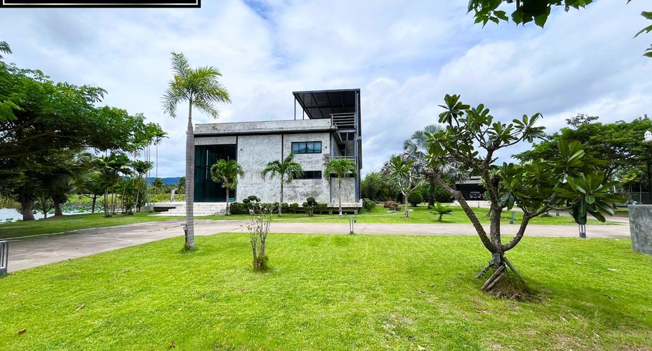 For sale 4 bedrooms house in Mueang Prachuap Khiri Khan, Prachuap Khiri Khan