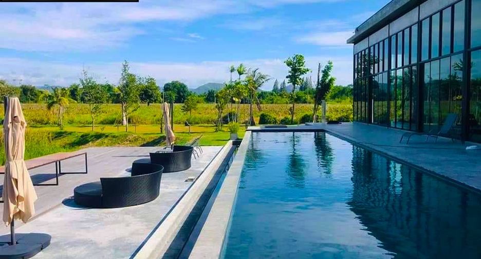 For sale 4 bedrooms house in Mueang Prachuap Khiri Khan, Prachuap Khiri Khan