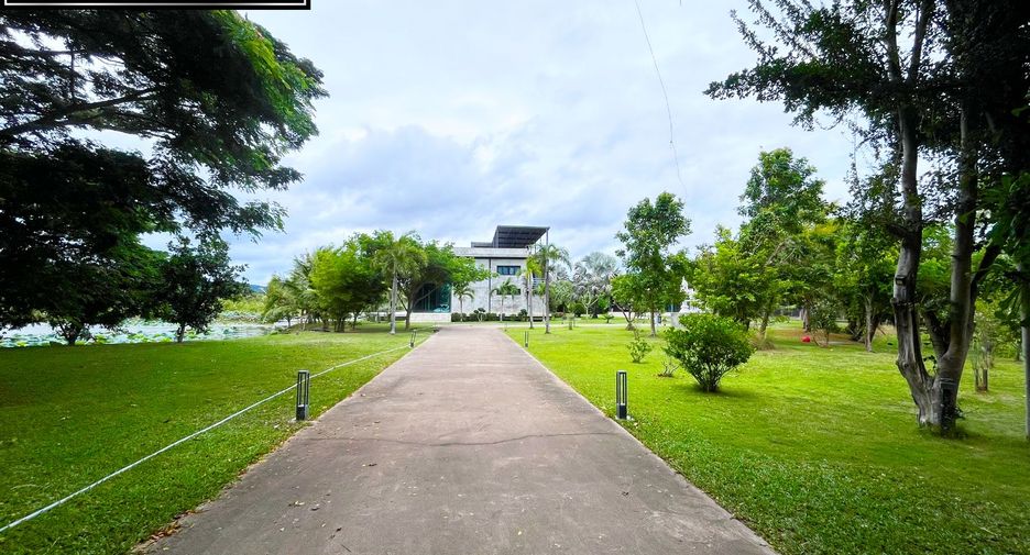 For sale 4 bedrooms house in Mueang Prachuap Khiri Khan, Prachuap Khiri Khan