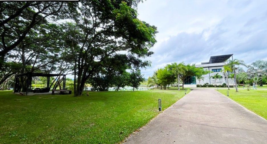 For sale 4 bedrooms house in Mueang Prachuap Khiri Khan, Prachuap Khiri Khan