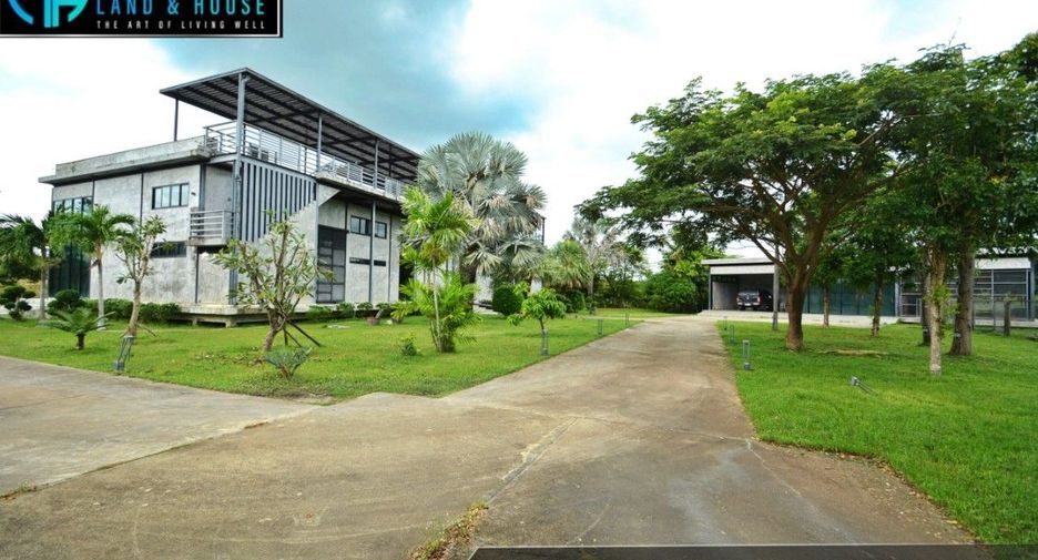 For sale 4 bedrooms house in Mueang Prachuap Khiri Khan, Prachuap Khiri Khan