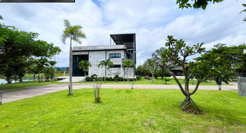 For sale 4 bedrooms house in Mueang Prachuap Khiri Khan, Prachuap Khiri Khan