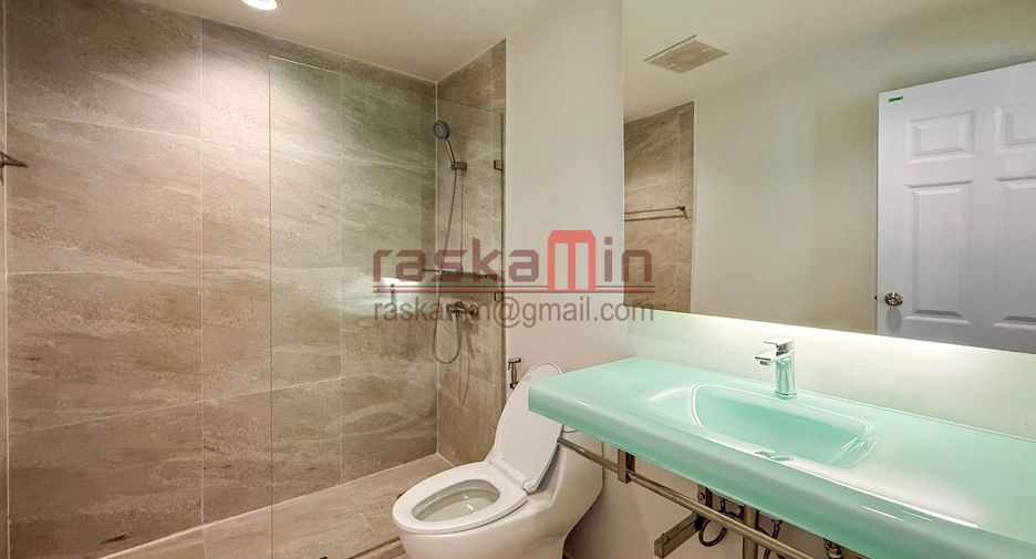 For rent 4 bedrooms condo in Khlong Toei, Bangkok