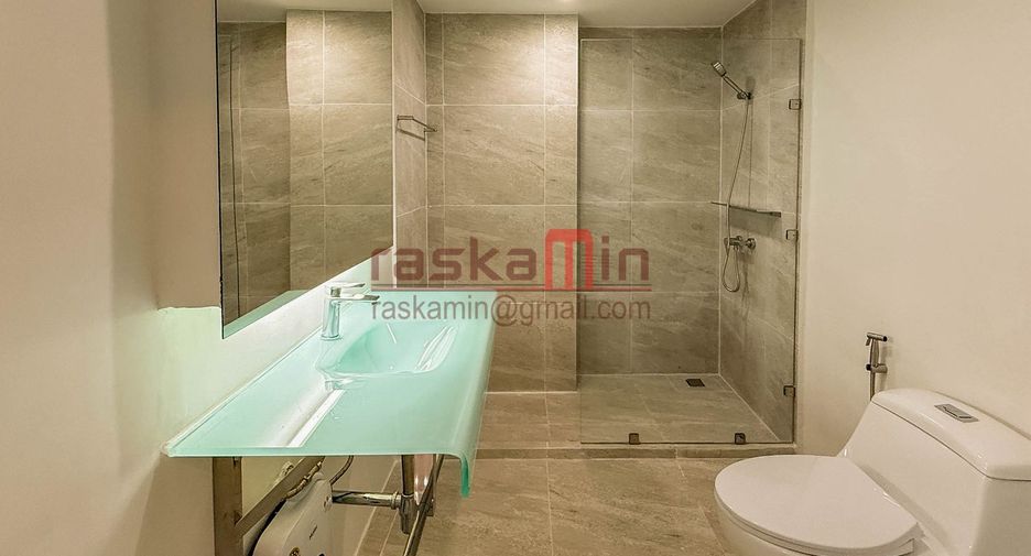 For rent 4 bedrooms condo in Khlong Toei, Bangkok