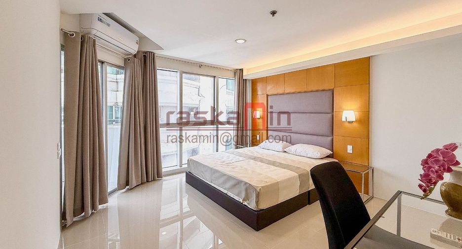 For rent 4 bedrooms condo in Khlong Toei, Bangkok