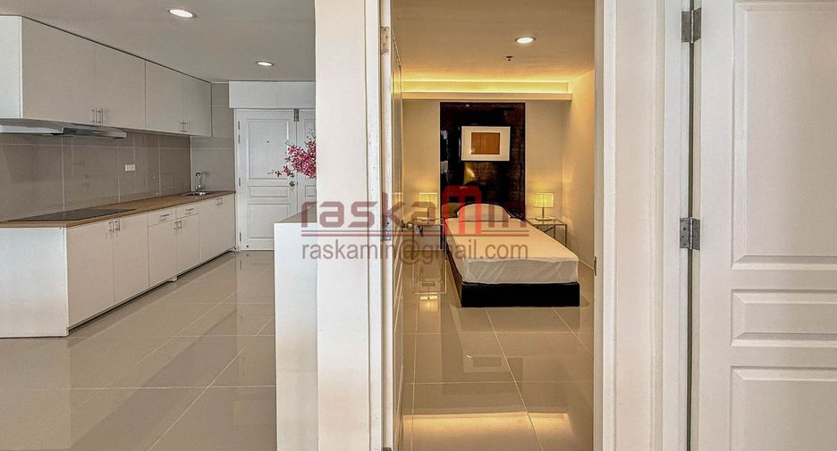 For rent 4 bedrooms condo in Khlong Toei, Bangkok