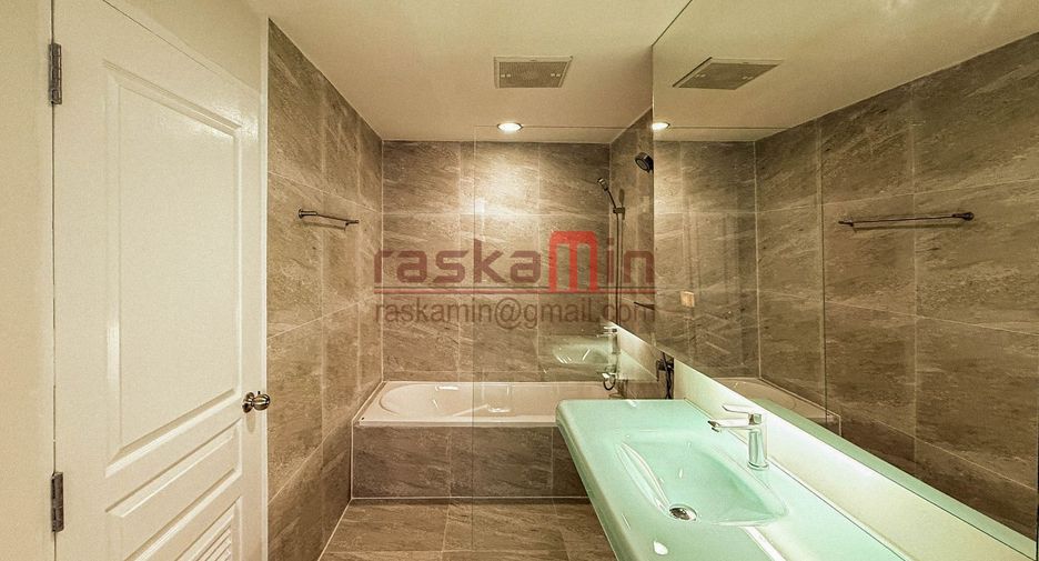 For rent 4 bedrooms condo in Khlong Toei, Bangkok