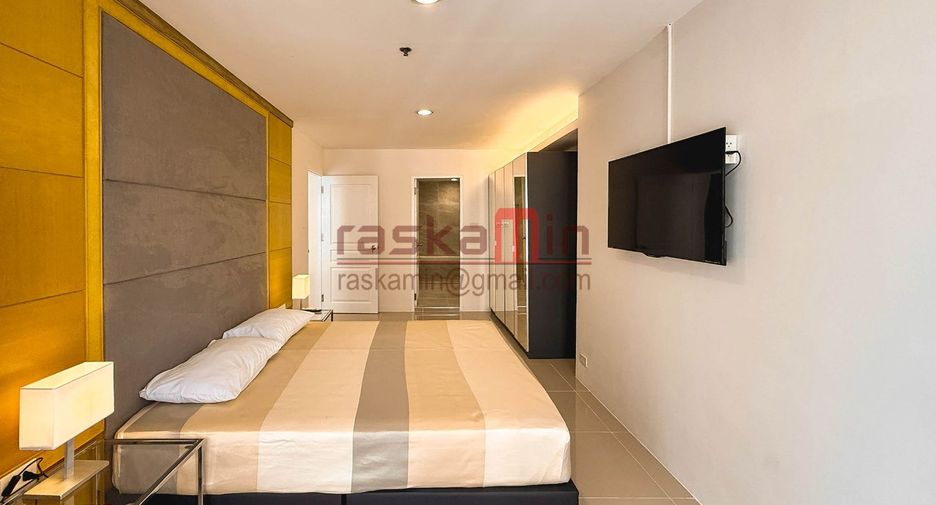 For rent 4 bedrooms condo in Khlong Toei, Bangkok