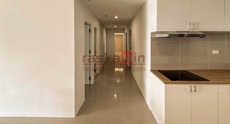 For rent 4 bedrooms condo in Khlong Toei, Bangkok