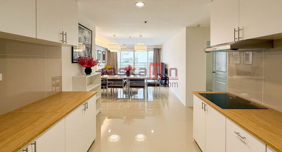 For rent 4 bedrooms condo in Khlong Toei, Bangkok