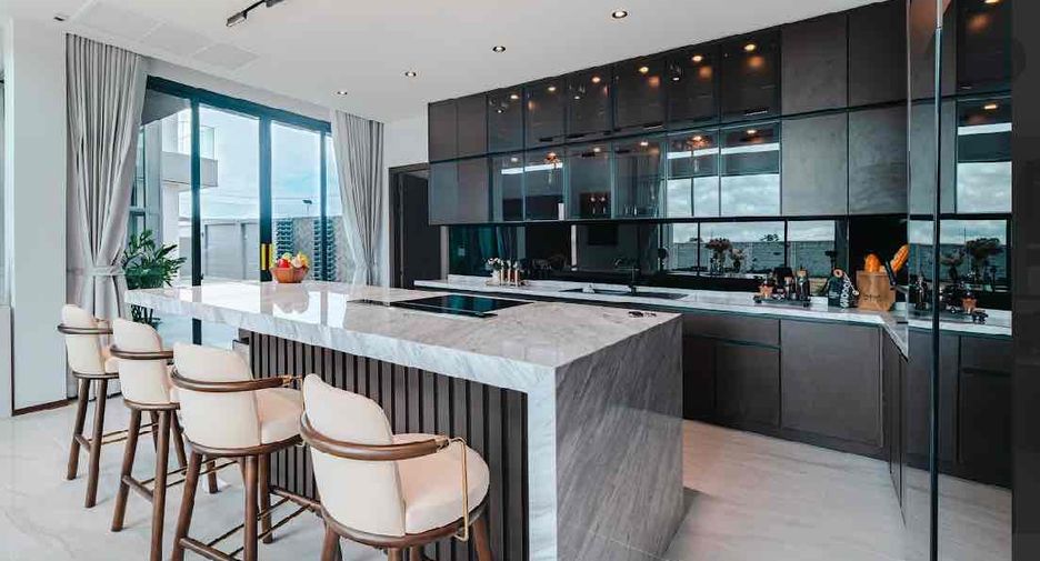 Villa en venta de 5 habitaciones en Bang Lamung, Chonburi