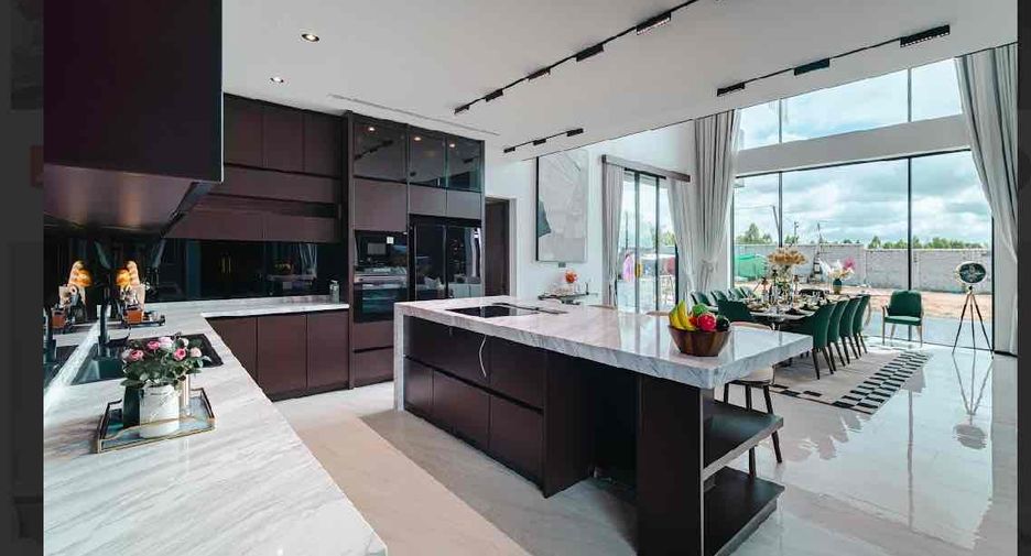 Villa en venta de 5 habitaciones en Bang Lamung, Chonburi