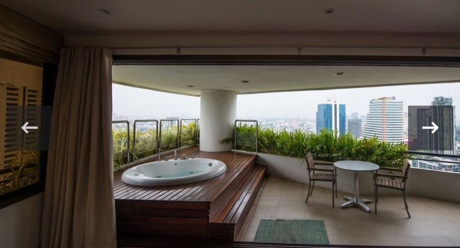 For rent 4 bedrooms condo in Watthana, Bangkok