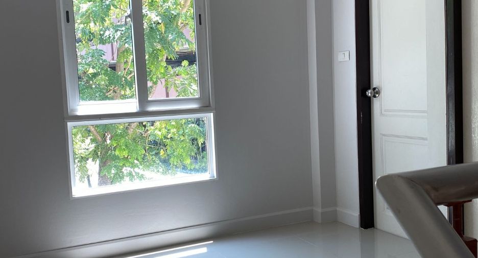 For rent 3 bedrooms retail Space in Mueang Chiang Mai, Chiang Mai