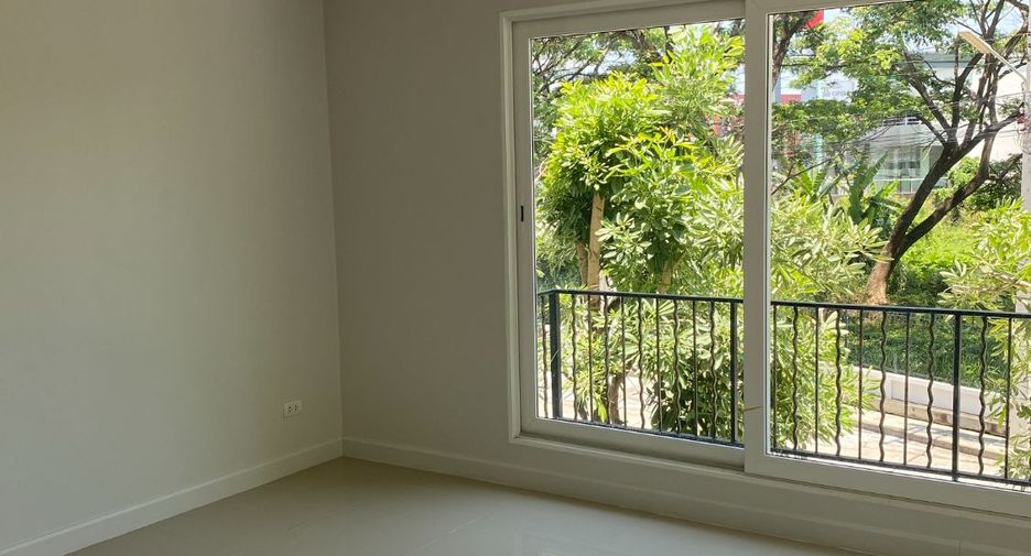 For rent 3 bedrooms retail Space in Mueang Chiang Mai, Chiang Mai