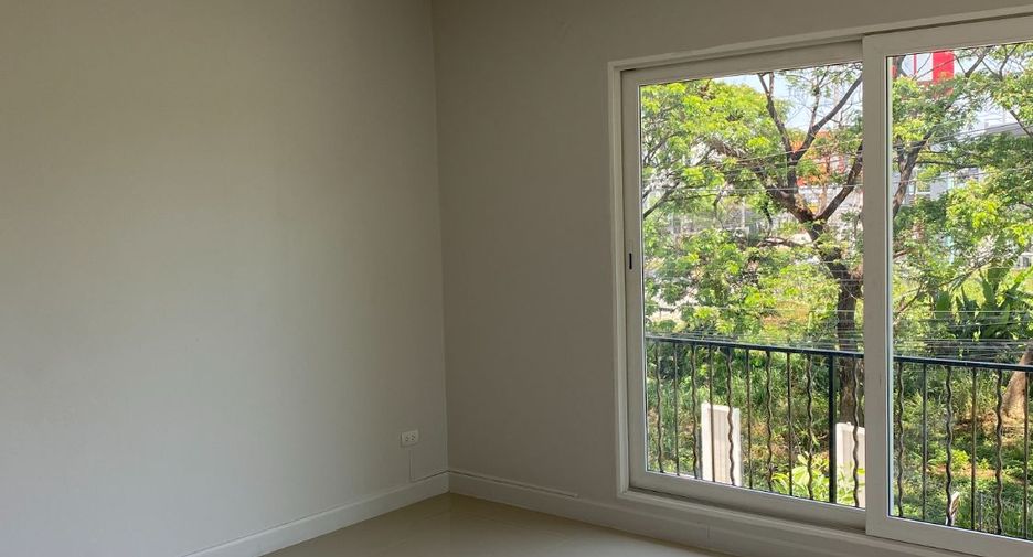 For rent 3 bedrooms retail Space in Mueang Chiang Mai, Chiang Mai
